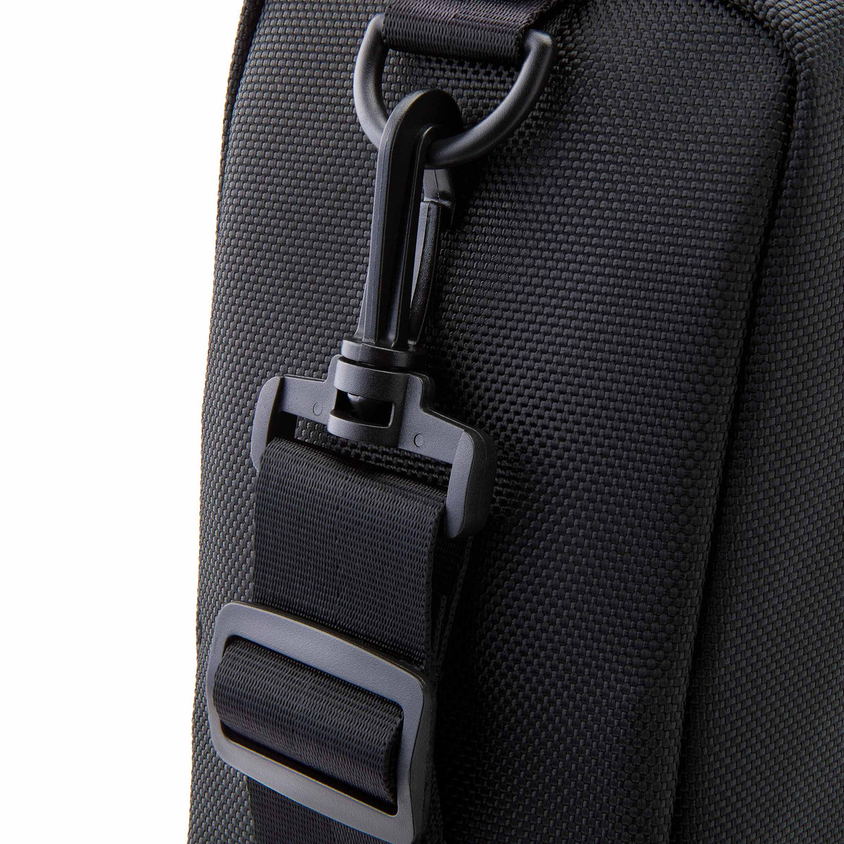 freezable-wine-carrier-a3 freezable-wine-carrier-black-ecofreeze-plus-zoom-removable-strap.jpg